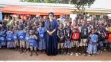action sociale madame diaby mariame comble les eleves de samatiguila